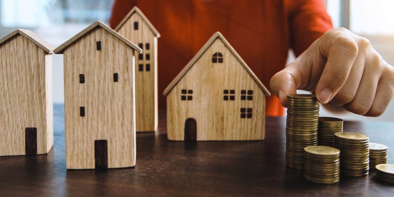 Model houses with stacks of coins representing savings for a home purchase: down payment, closing costs, and reserves